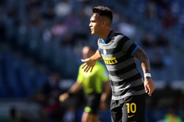 Roma, İtalya - 04 / 10 / 2020: Lautaro Martinez (Inter) İtalyan Serisi A Ligi 20 / 21 futbol karşılaşmasında SS Lazio ile FC Inter arasında Roma Olimpiyat Stadyumu 'nda oynanan karşılaşmada