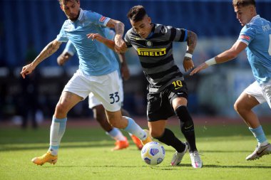 Roma, İtalya - 04 / 10 / 2020: Lautaro Martinez (Inter) İtalya Serisi A Ligi 'nde SS Lazio ile FC Inter arasında oynanan 20 / 21' lik futbol maçında Roma Olimpiyat Stadyumu 'nda gol attı.