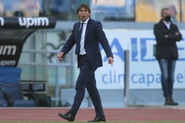 Roma, İtalya - 04 / 10 / 2020: Antonio Conte (Coach Inter) İtalya Serie A Ligi 20 / 21 futbol karşılaşmasında SS Lazio ile FC Inter arasında Roma Olimpiyat Stadyumu 'nda oynanan karşılaşmada