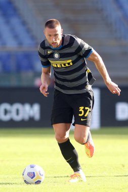 Roma, İtalya - 04 / 10 / 2020: MSkriniar (Inter) İtalya Serisi 'nde SS Lazio ile FC Inter arasında oynanan 20 / 21' lik futbol karşılaşmasında Roma Olimpiyat Stadyumu 'nda görev aldı.