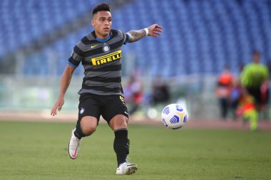 Roma, İtalya - 04 / 10 / 2020: Lautaro Martinez (Inter) İtalyan Serisi A Ligi 20 / 21 futbol karşılaşmasında SS Lazio ile FC Inter arasında Roma Olimpiyat Stadyumu 'nda oynanan karşılaşmada