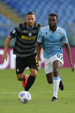 Roma, İtalya - 04 / 10 / 2020: D.D 'Ambrosio (Inter), Akpa Akpro İtalya Serisi 20 / 21 futbol karşılaşmasında SS Lazio ile FC Inter arasında Roma Olimpiyat Stadyumu' nda oynanan karşılaşmada