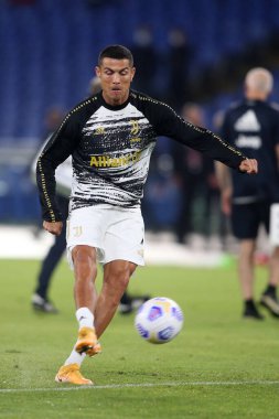 Roma, İtalya - 27 / 09 / 2020: CR7 CRISTIANO RONALDO (JUVENTUS), Roma 'daki Olimpiyat Stadyumu' nda Roma ile FC Juventus arasında oynanan İtalya Serie A ligi 20 / 21 futbol karşılaşması öncesinde antrenman sırasında