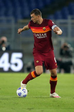 Roma, İtalya - 27 / 09 / 2020: Edin Dzeko (AS ROMA), Roma 'daki Olimpiyat Stadyumu' nda Roma ve FC Juventus arasında oynanan İtalya Serie A Ligi 20 / 21 futbol karşılaşmasında görev aldı.