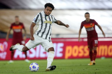 Roma, İtalya - 27 / 09 / 2020: W. MCKENNIE (JUVENTUS) İtalyan Serisi A ligi 20 / 21 futbol karşılaşmasında Roma 'daki Olimpiyat Stadyumu' nda As Roma ve FC Juventus arasında oynanan karşılaşmada