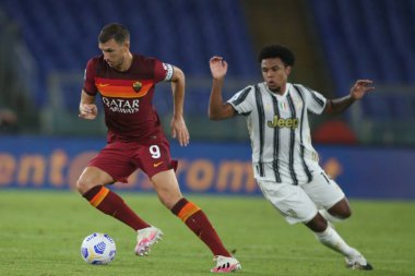 Roma, İtalya - 27 / 09 / 2020: Roma 'daki Olimpiyat Stadyumu' ndaki As Roma ve FC Juventus arasında oynanan İtalya Serie A Ligi 20 / 21 futbol karşılaşmasında