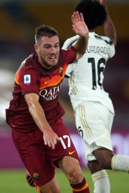 Roma, İtalya - 27 / 09 / 2020: Jordan Veretout (AS ROMA), Roma 'daki Olimpiyat Stadyumu' nda Roma ve FC Juventus arasında oynanan İtalya Serie A ligi 20 / 21 futbol maçında golü attı ve bunu kutladı.