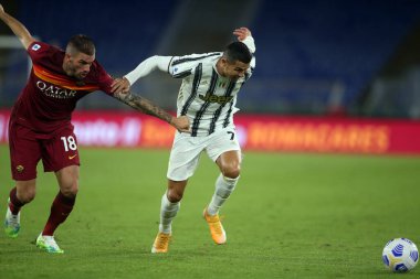 Roma, İtalya - 27 / 09 / 2020: Davide Santon (AS ROMA), CR7 CRISTIANO RONALDO (JUVENTUS) İtalyan Serie A ligi 20 / 21 futbol karşılaşması sırasında Roma 'daki Olimpiyat Stadyumu' nda As Roma ve FC Juventus arasında başladı.