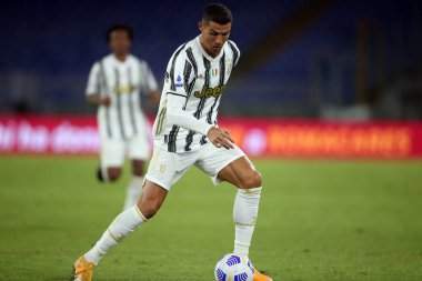 Roma, İtalya - 27 / 09 / 2020: CR7 CRISTIANO RONALDO (JUVENTUS), Roma 'daki Olimpiyat Stadyumu' nda Roma ile FC Juventus arasında oynanan İtalya Serie A Ligi 20 / 21 futbol karşılaşması sırasında faaliyet gösterdi