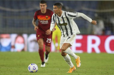 Roma, İtalya - 27 / 09 / 2020: CR7 CRISTIANO RONALDO (JUVENTUS), Roma 'daki Olimpiyat Stadyumu' nda Roma ile FC Juventus arasında oynanan İtalya Serie A Ligi 20 / 21 futbol karşılaşması sırasında faaliyet gösterdi