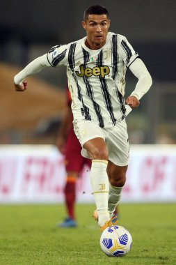 Roma, İtalya - 27 / 09 / 2020: CR7 CRISTIANO RONALDO (JUVENTUS), Roma 'daki Olimpiyat Stadyumu' nda Roma ile FC Juventus arasında oynanan İtalya Serie A Ligi 20 / 21 futbol karşılaşması sırasında faaliyet gösterdi