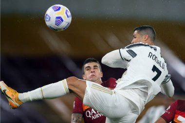 Roma, İtalya - 27 / 09 / 2020: CR7 CRISTIANO RONALDO (JUVENTUS), Roma 'daki Olimpiyat Stadyumu' nda Roma ile FC Juventus arasında oynanan 20 / 21 'lik İtalya Serie A ligi maçında golü attı ve bunu kutladı.