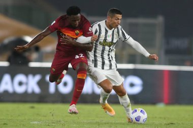 Roma, İtalya - 27 / 09 / 2020: Amadou Diawara (AS ROMA), CR7 CRISTIANO RONALDO (JUVENTUS) İtalyan Serie A ligi 20 / 21 futbol karşılaşmasında Roma 'daki Olimpiyat Stadyumu' nda As Roma ve FC Juventus arasında oynanan karşılaşmada