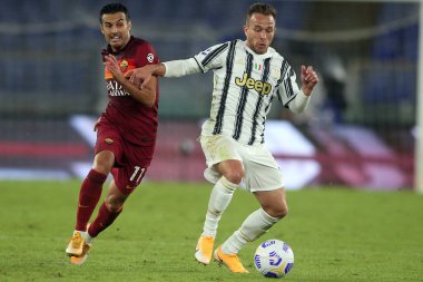 Roma, İtalya - 27 / 09 / 2020: Pedro (AS ROMA), İtalya Serie A ligi sırasında Roma 'daki Olimpiyat Stadyumu' nda As Roma ve FC Juventus arasında oynanan 20 / 21 'lik futbol karşılaşmasında görev aldı.