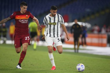 Roma, İtalya - 27 / 09 / 2020: Gianluca Mancini (AS ROMA), FRABOTTA (JUVE) İtalyan Serie A ligi 20 / 21 futbol karşılaşmasında Roma 'daki Olimpiyat Stadyumu' nda As Roma ve FC Juventus arasında oynanan karşılaşmada