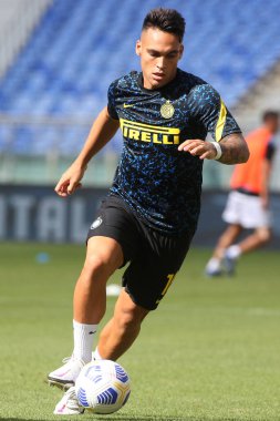 Roma, İtalya - 04 / 10 / 2020: Lautaro Martinez (İnter) İtalya Serisi 20 / 21 futbol karşılaşması öncesinde SS Lazio ile FC Inter arasında Roma Olimpiyat Stadyumu 'nda oynanan karşılaşma