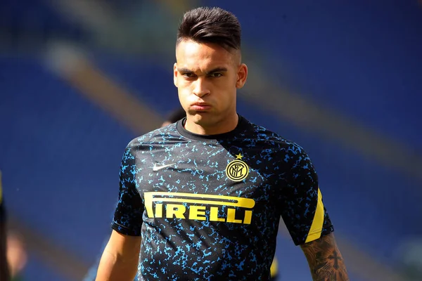 Roma, İtalya - 04 / 10 / 2020: Lautaro Martinez (İnter) İtalya Serisi 20 / 21 futbol karşılaşması öncesinde SS Lazio ile FC Inter arasında Roma Olimpiyat Stadyumu 'nda oynanan karşılaşma