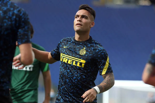 Roma, İtalya - 04 / 10 / 2020: Lautaro Martinez (İnter) İtalya Serisi 20 / 21 futbol karşılaşması öncesinde SS Lazio ile FC Inter arasında Roma Olimpiyat Stadyumu 'nda oynanan karşılaşma