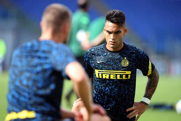 Roma, İtalya - 04 / 10 / 2020: Lautaro Martinez (İnter) İtalya Serisi 20 / 21 futbol karşılaşması öncesinde SS Lazio ile FC Inter arasında Roma Olimpiyat Stadyumu 'nda oynanan karşılaşma