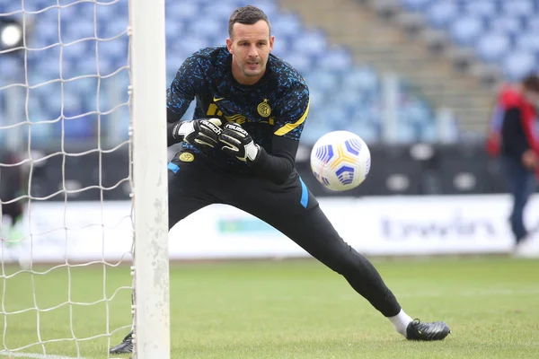 Roma, İtalya - 04 / 10 / 2020: S.Handanoviç (Inter) İtalya Serisi 20 / 21 futbol karşılaşması öncesinde Roma Olimpiyat Stadyumu 'nda SS Lazio ile FC Inter arasında antrenman yaptı.