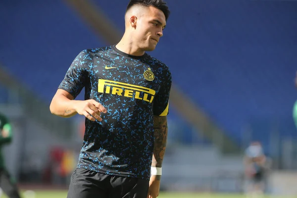 Roma, İtalya - 04 / 10 / 2020: Lautaro Martinez (İnter) İtalya Serisi 20 / 21 futbol karşılaşması öncesinde SS Lazio ile FC Inter arasında Roma Olimpiyat Stadyumu 'nda oynanan karşılaşma