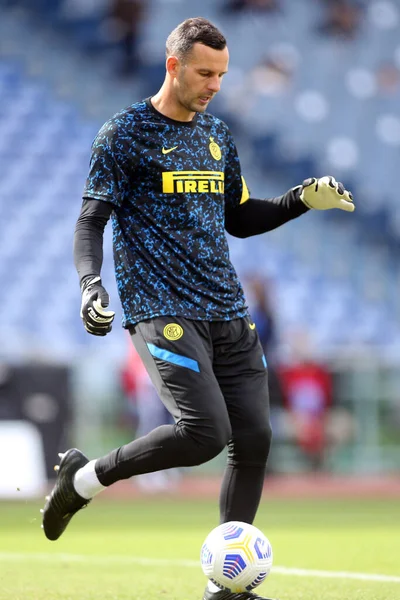 Roma, İtalya - 04 / 10 / 2020: S.Handanoviç (Inter) İtalya Serisi 20 / 21 futbol karşılaşması öncesinde Roma Olimpiyat Stadyumu 'nda SS Lazio ile FC Inter arasında antrenman yaptı.