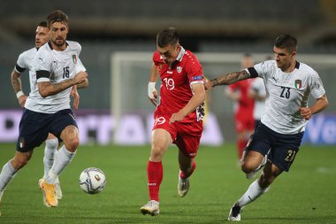 Florence 07 / 10 / 2020: Nicolaescu (Moldova), GMANCINI (italy) Floransa 'daki Artemio Franchi stadyumunda İtalya ile Moldova arasında oynanan dostluk karşılaşmasında eylem halindeler.