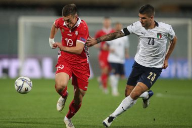 Florence 07 / 10 / 2020: Nicolaescu (Moldova), GMANCINI (italy) Floransa 'daki Artemio Franchi stadyumunda İtalya ile Moldova arasında oynanan dostluk karşılaşmasında eylem halindeler.
