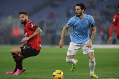 Roma, İtalya 01.03.2024: Milan 'dan Olivier Giroud, İtalya Serisi A TIM 2023-2024 futbol karşılaşmasında Lazio' dan Luis Alberto Roma Olimpiyat Stadyumu 'nda SS LAZIO' ya karşı AC MILAN.