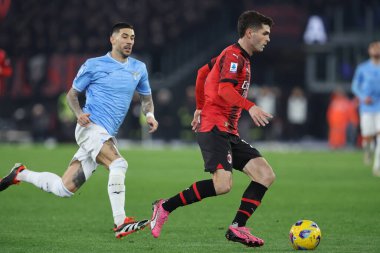 Roma, İtalya 01.03.2024: Lazio 'dan Mattia Zaccagni, İtalya Serie A TIM 2023-2024 futbol karşılaşması sırasında Milan' dan Christian Pulisiç Roma 'daki Olimpiyat Stadyumu' nda SS LAZIO 'ya karşı AC MILAN.