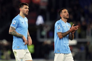 Roma, İtalya 01.03.2024: Lazio 'dan Alessio Romagnoli, Lazio' dan Danilo Cataldi İtalyan Serie A TIM 2023-2024 futbol karşılaşmasında SS LAZIO, Roma 'daki Olimpiyat Stadyumu' nda AC MILAN 'a karşı yenildi..
