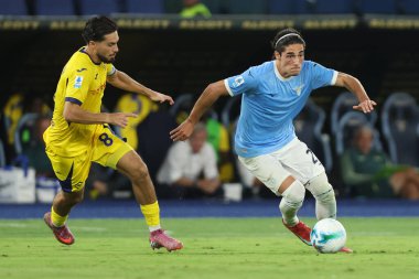 Roma, İtalya 31 Ağustos 2025: Verona 'dan Suat Serdar, Lazio' dan Matteo Cancellieri, SS Lazio ile Hellas Verona arasındaki 2025-2026 Serie A Enilive maçı sırasında Olimpiyat Stadyumu 'nda görüldü..