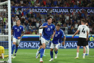 Bergamo, İtalya 5 Eylül 2025: İtalyan Alessandro Bastoni 5-0 'lık golü attı ve İtalya ile Estonya arasında oynanan 2026 Avrupa Fifa Dünya Kupası ön eleme maçında takımla birlikte New Balance Stadyumu' nda kutladı.