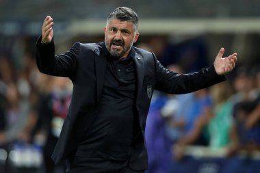 Bergamo, İtalya 5 Eylül 2025: İtalya 'nın Gennaro Gattuso teknik direktörü taraftarları karşıladı ve Avrupa Fifa Dünya Kupası 2026 ön eleme karşılaşmasının sonunda İtalya ile Estonya arasında oynanan Yeni Denge Stadyumu' nda zaferi kutladı.