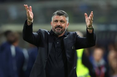 Bergamo, İtalya 5 Eylül 2025: İtalya 'nın Gennaro Gattuso teknik direktörü taraftarları karşıladı ve Avrupa Fifa Dünya Kupası 2026 ön eleme karşılaşmasının sonunda İtalya ile Estonya arasında oynanan Yeni Denge Stadyumu' nda zaferi kutladı.