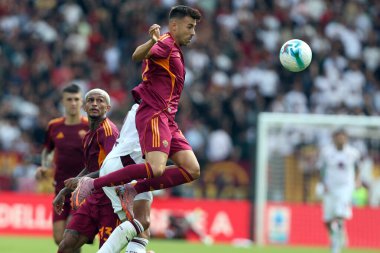 Roma 'dan Stephna El Shaarawy, AS Roma ile Torino FC arasında Olimpiyat Stadyumu' nda oynanan Serie A Enilive 2025-2026 futbol karşılaşmasında görev yaparken görüldü..