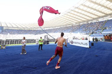 Roma, İtalya 21 Eylül 2025: Roman Gianluca Mancini, SS Lazio ile AS Romanları arasında oynanan Serie A Enilive 2025-2026 futbol müsabakası sonunda Olimpiyat Stadyumu 'nda 1-0' lık galibiyeti kutladı