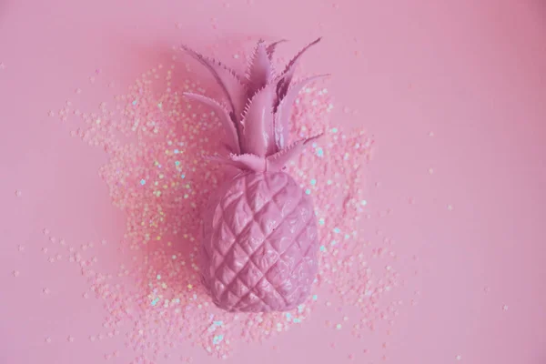 Roze Ananas Liggen Glitters Concept Minimale Foto Bovenaanzicht — Stockfoto