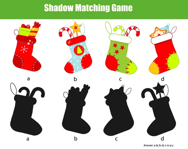 子供のためのシャドウマッチングゲーム クリスマスストッキングのための右の影を見つけます 子供のための新年のテーマ活動 — ストックベクタ