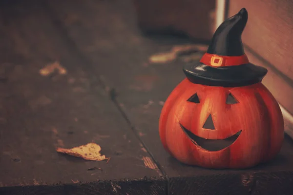 Halloween tök a tornácon. Házdíszítés — Stock Fotó