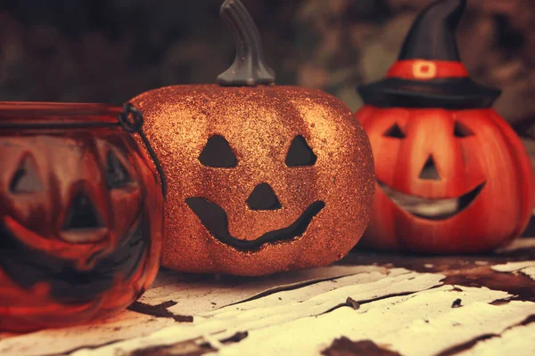 Három vicces Halloween tök. Őszi hangulat fotó — Stock Fotó