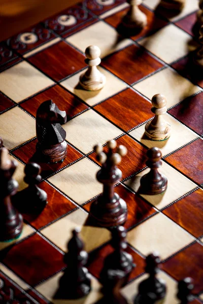 Trä schackbräde - närbild siffror i spelet — Stockfoto