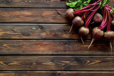 Pancar hasadı. Yeşil bluzlu sebzeler.-