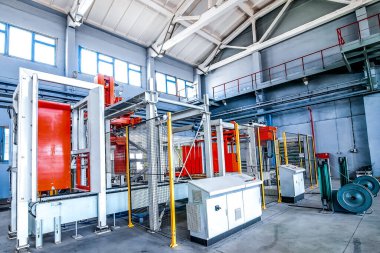 Beton bloklar üreten fabrikadaki modern ekipmanlar