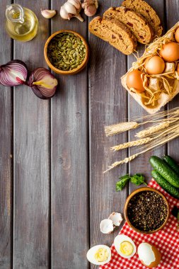 Ev yapımı taze yemekli köy yemeği masası. Üst görünüm 