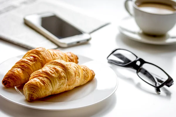 Business lunch with croissant on white table top view — Stock Photo, Image