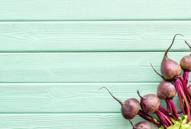 Pancar hasadı. Yeşil bluzlu sebzeler.-