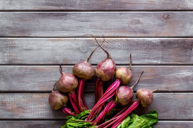 Pancar hasadı. Yeşil bluzlu sebzeler.-