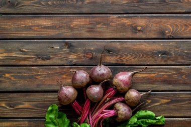 Pancar hasadı. Yeşil bluzlu sebzeler.-