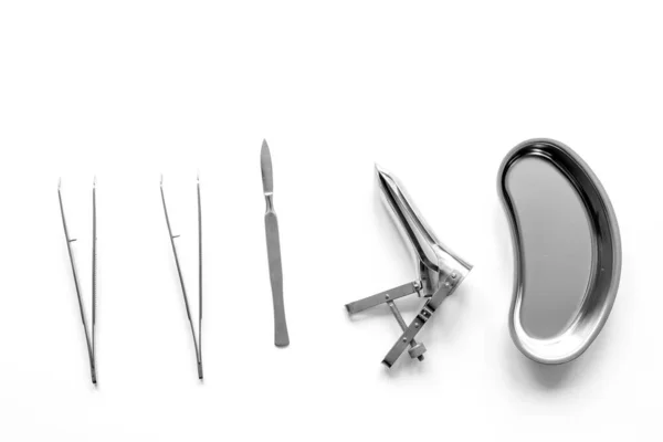Instrumenten van gynaecoloog op witte achtergrond bovenaanzicht — Stockfoto